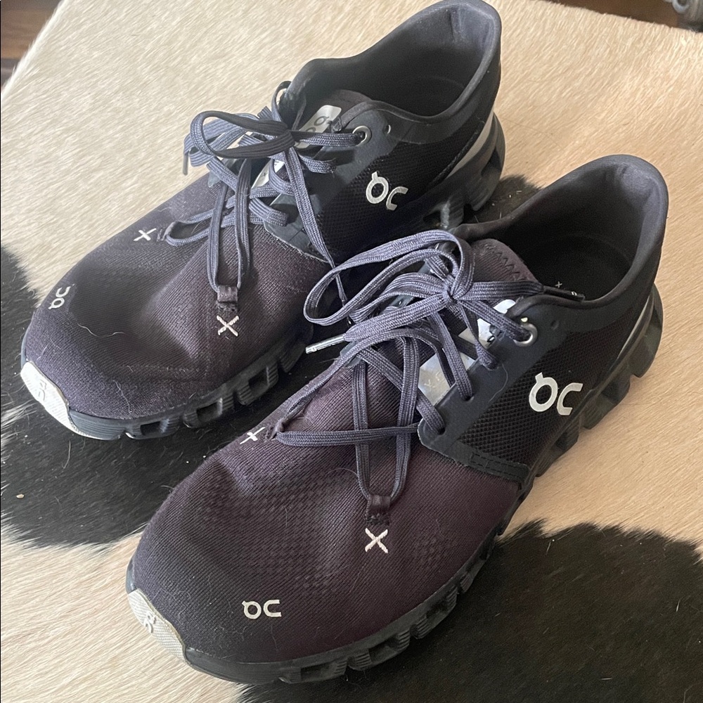 On Cloud Black and Gray 9W, 40.5 , 3X Women's Athletic Shoes